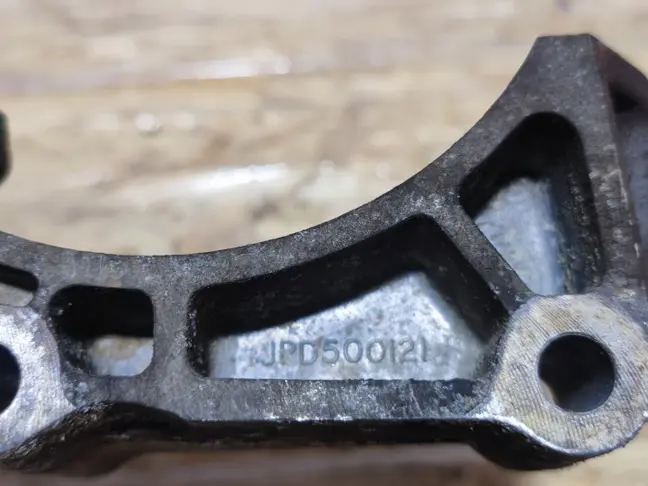 Кронштейн компрессора Range Rover 3 L322 3.6