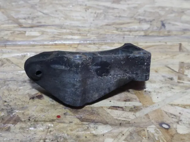 Кронштейн компрессора Range Rover 3 L322 3.6