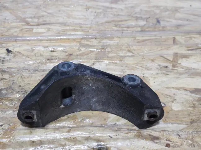 Кронштейн компрессора Range Rover 3 L322 3.6