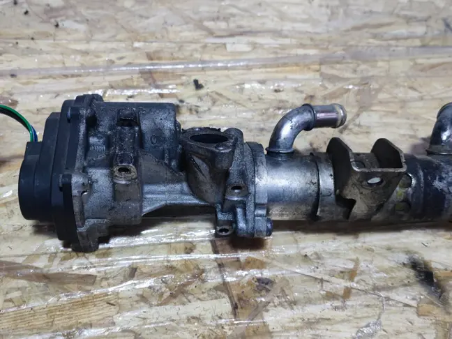 Левый клапан ЕГР Range Rover 3 L322 3.6