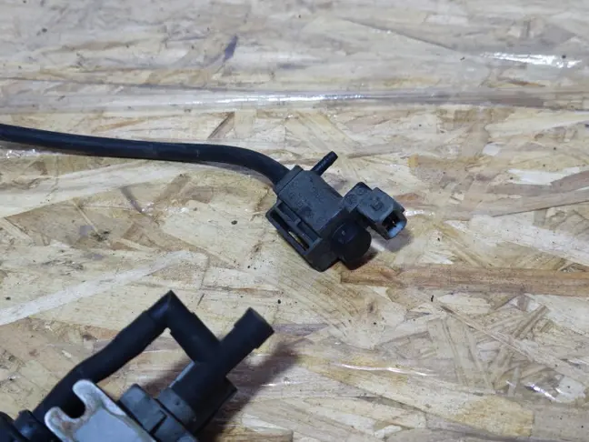 Клапан вакуумный турбины Range Rover 3 L322 3.6