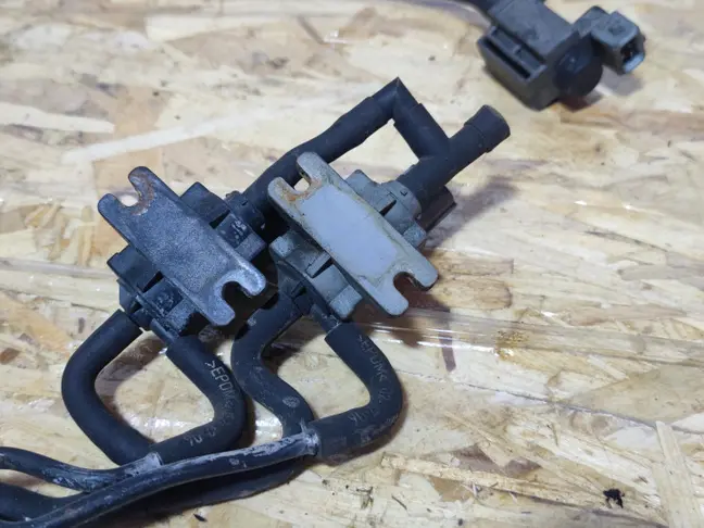 Клапан вакуумный турбины Range Rover 3 L322 3.6