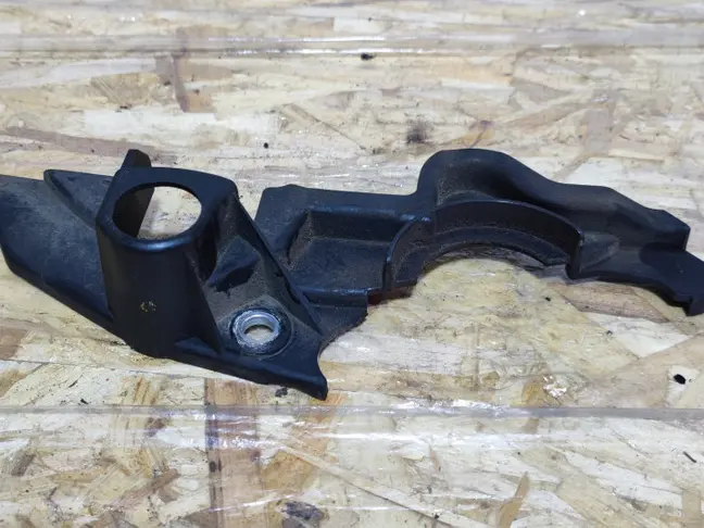 Кожух стартера Land Rover Freelander 2 2.2