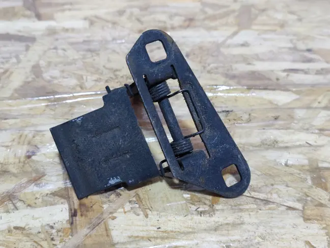 Защелка капота Land Rover Freelander 2 2.2