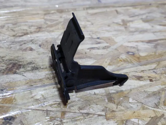 Защелка капота Land Rover Freelander 2 2.2