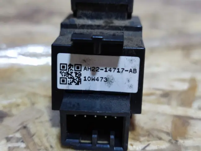 Кнопка стеклоподьемника Land Rover Freelander 2