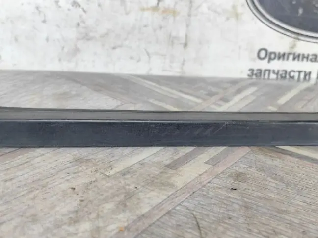 Молдинг стекла правый Land Rover Freelander 2 2.2