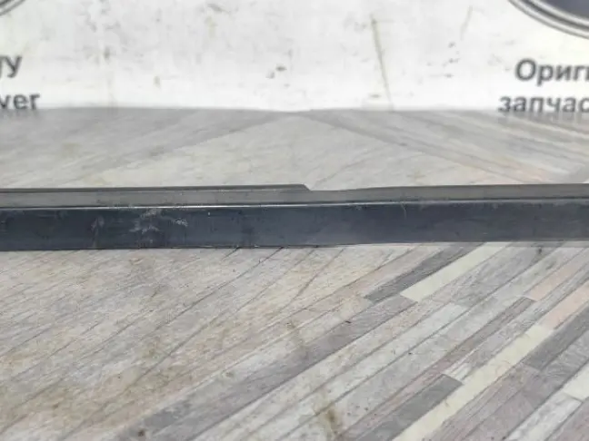 Молдинг стекла правый Land Rover Freelander 2 2.2