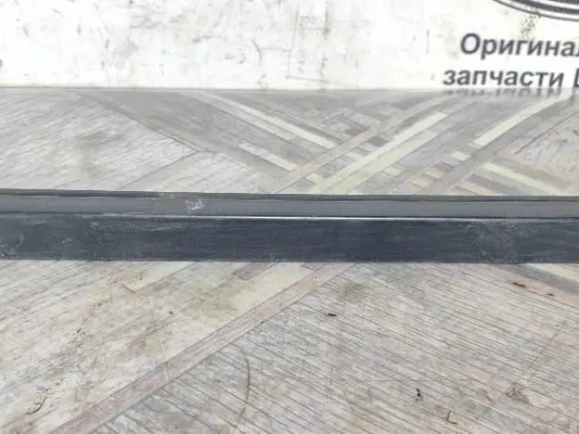 Молдинг стекла левый Land Rover Freelander 2 2.2