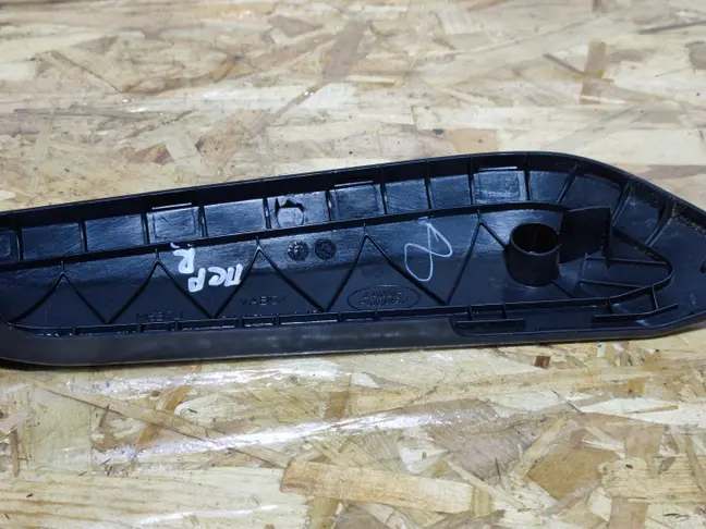 Накладка правая обшивки Land Rover Freelander 2