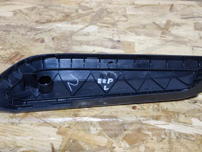 Накладка левая обшивки Land Rover Freelander 2