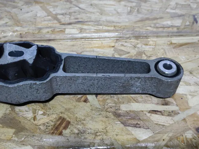 Подушка двигателя верхняя Land Rover Freelander 2