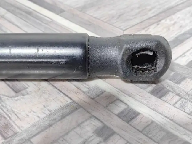 Амортизатор капота Land Rover Freelander 2