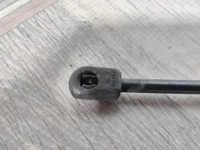 Амортизатор капота Land Rover Freelander 2