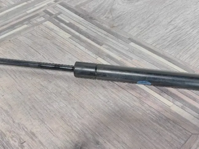 Амортизатор капота Land Rover Freelander 2