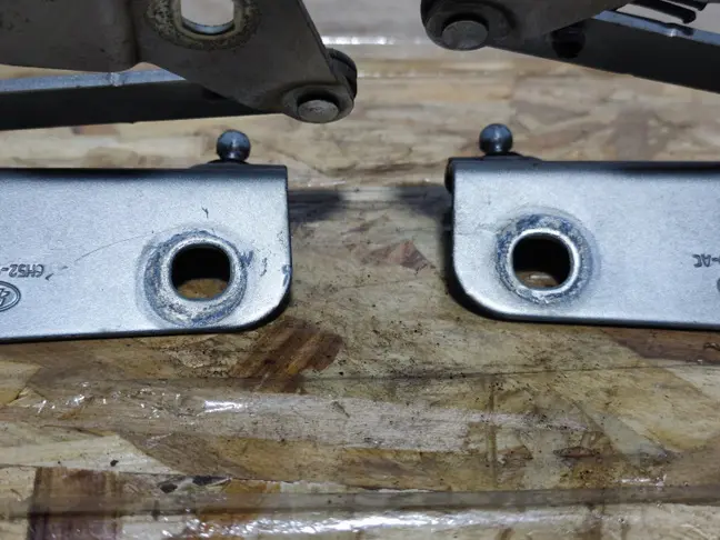 Петли капота Land Rover Freelander 2 2.2