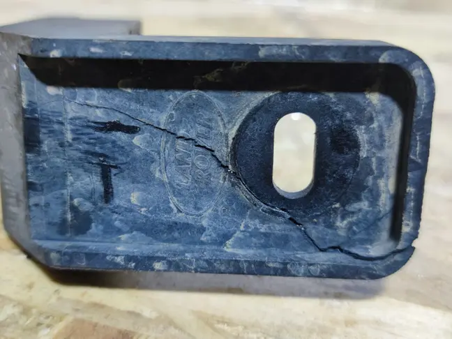 Кронштейн радиатора Land Rover Freelander 2 2.2