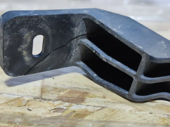 Кронштейн радиатора Land Rover Freelander 2 2.2