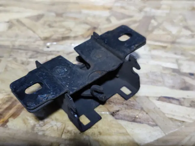 Замок капота левый Land Rover Freelander 2 2.2