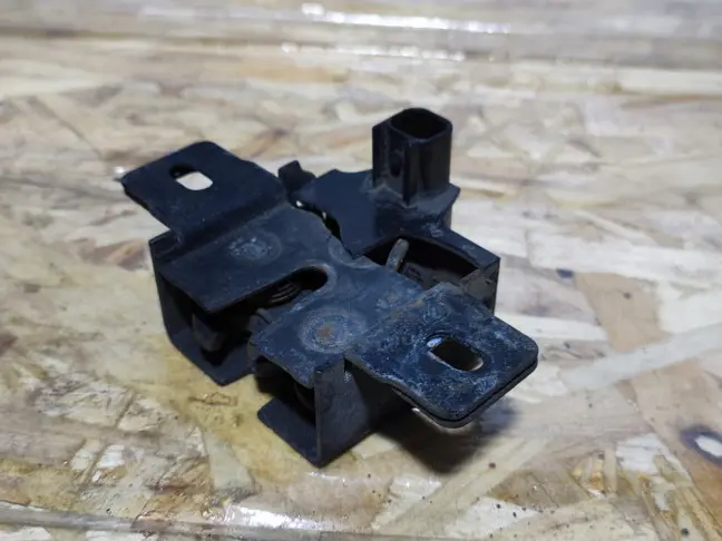 Замок капота правый Land Rover Freelander 2 2.2