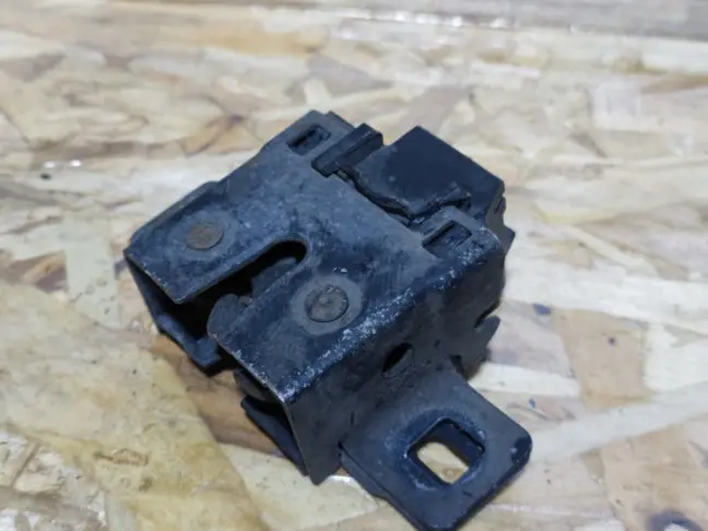 Замок капота правый Land Rover Freelander 2 2.2