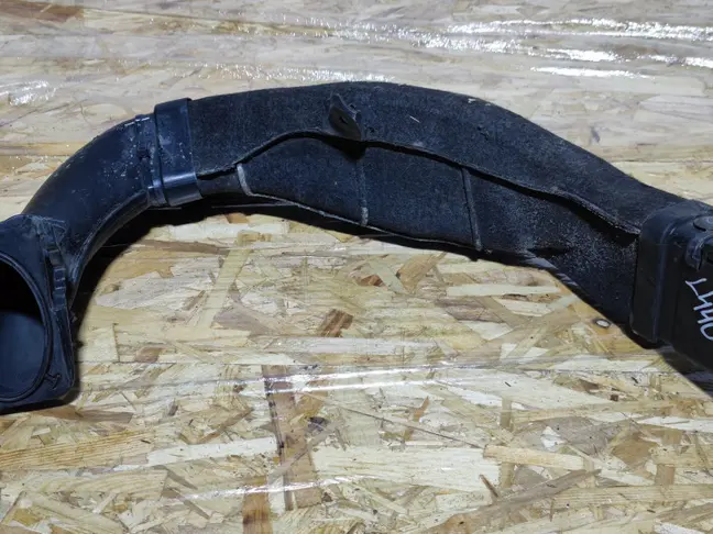 Патрубок впускной Land Rover Freelander 2 2.2