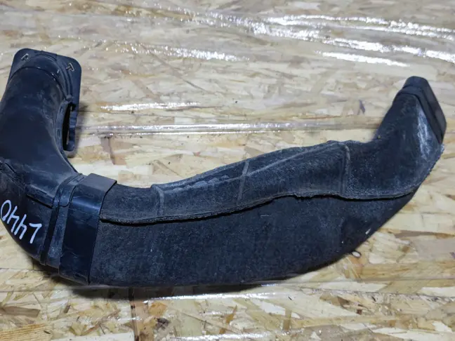 Патрубок впускной Land Rover Freelander 2 2.2