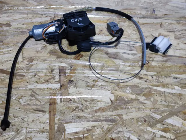 Моторчик правый передний Land Rover Freelander 2