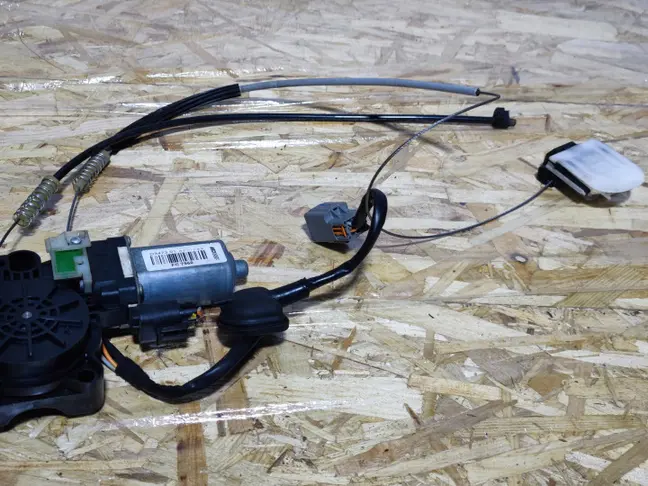 Моторчик правый передний Land Rover Freelander 2