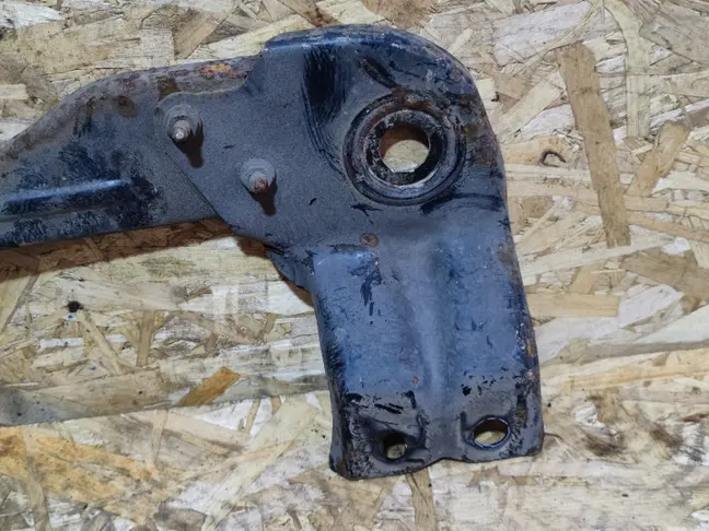 Поперечина подрамника Land Rover Freelander 2 2.2