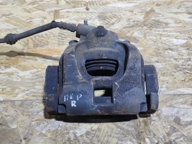 Суппорт правый передний Land Rover Freelander 2.2