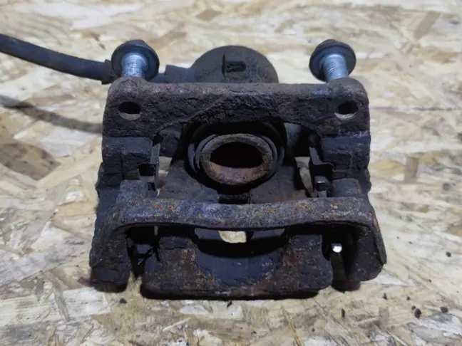 Суппорт задний левый Land Rover Freelander 2.2