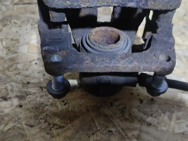 Суппорт задний левый Land Rover Freelander 2.2