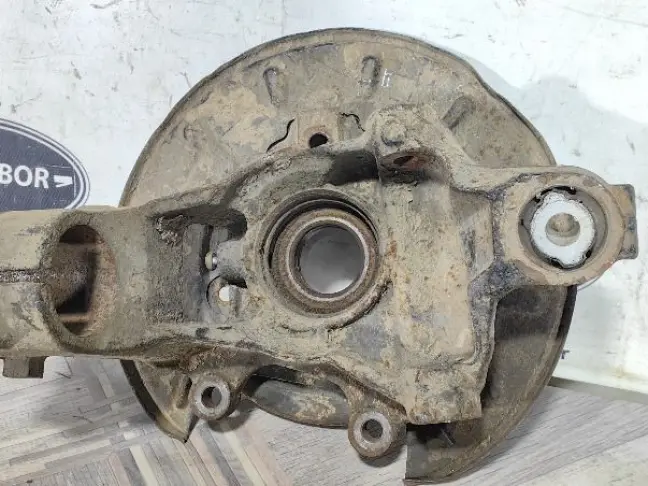 Кулак задний левый Land Rover Freelander 2 2.2