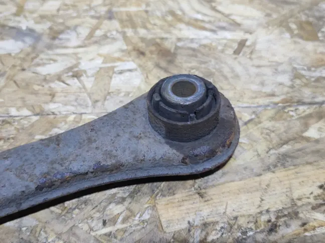 Рычаг задний поперечный Land Rover Freelander 2.2