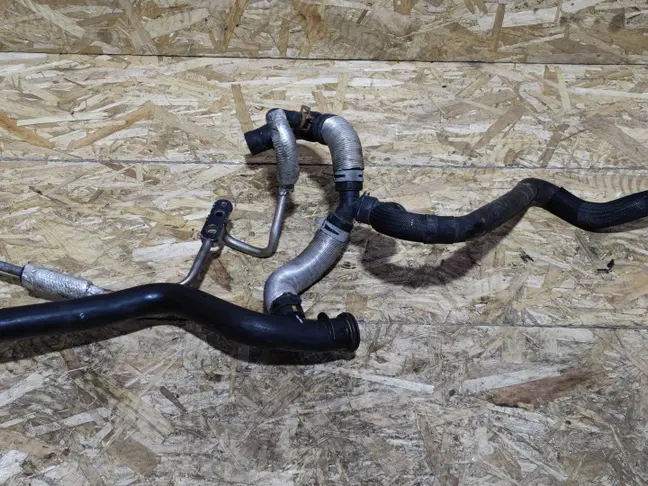 Патрубок охлаждения Land Rover Freelander 2 2.2