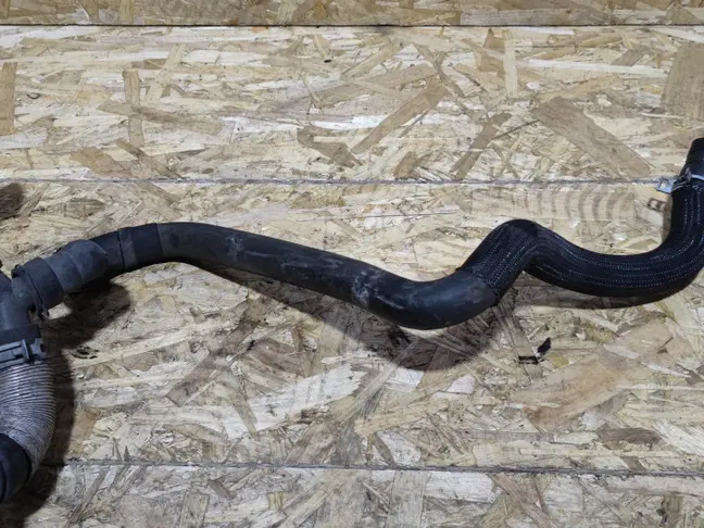 Патрубок охлаждения Land Rover Freelander 2 2.2