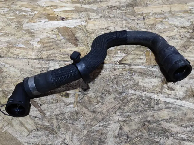 Патрубок охлаждения Land Rover Freelander 2 2.2