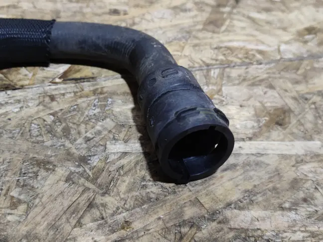 Патрубок охлаждения Land Rover Freelander 2 2.2