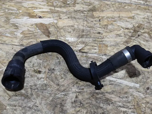 Патрубок охлаждения Land Rover Freelander 2 2.2