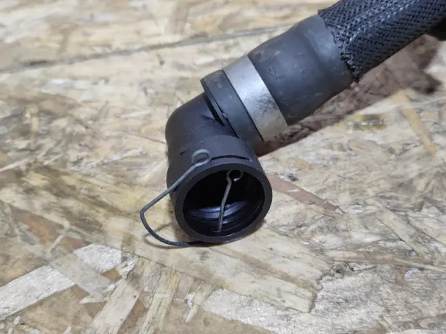 Патрубок охлаждения Land Rover Freelander 2 2.2