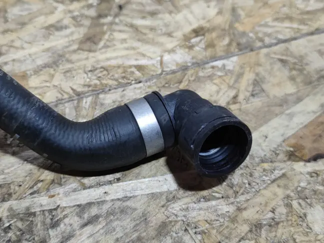 Патрубок охлаждения Land Rover Freelander 2 2.2