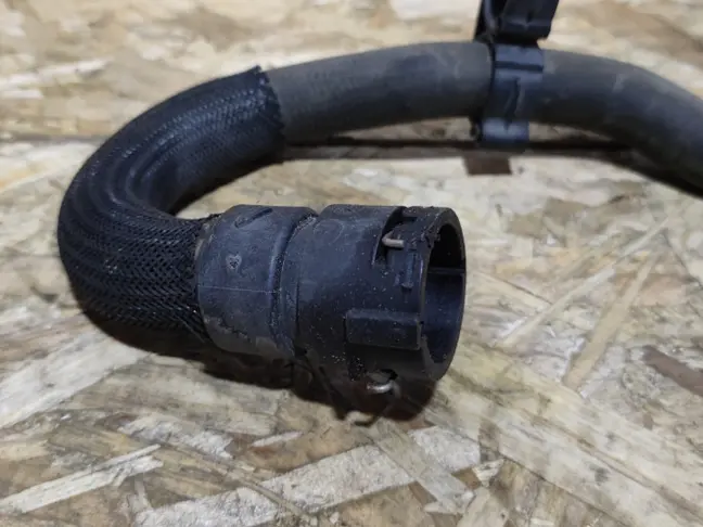 Патрубок охлаждения Land Rover Freelander 2 2.2