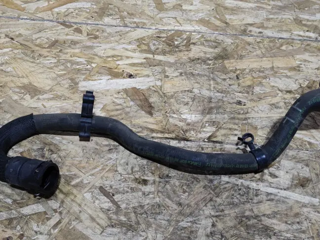 Патрубок охлаждения Land Rover Freelander 2 2.2