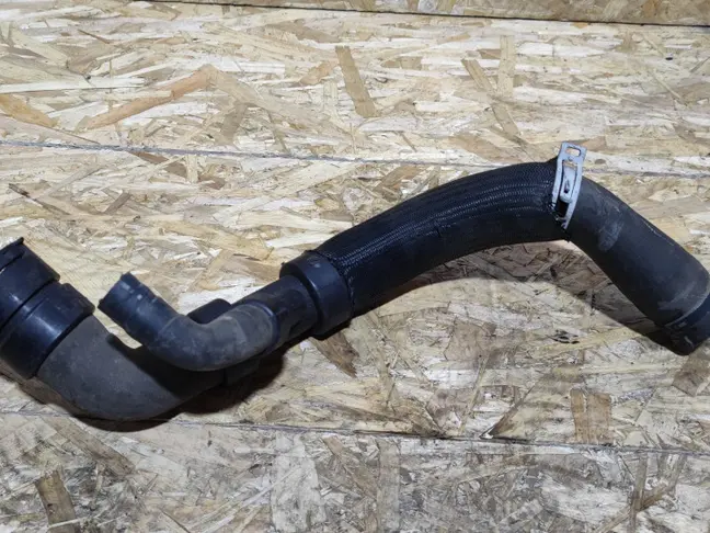 Патрубок радиатора Land Rover Freelander 2 2.2