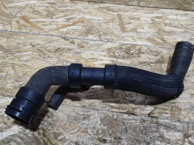 Патрубок радиатора Land Rover Freelander 2 2.2