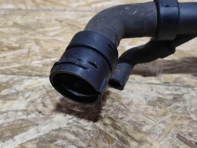 Патрубок радиатора Land Rover Freelander 2 2.2