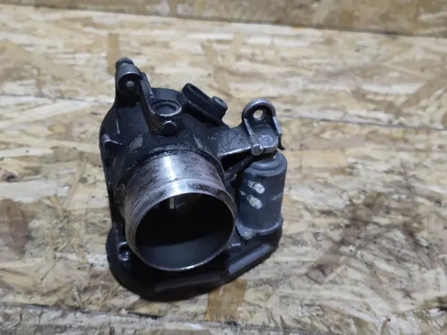 Дроссельная заслонка Land Rover Freelander 2 2.2