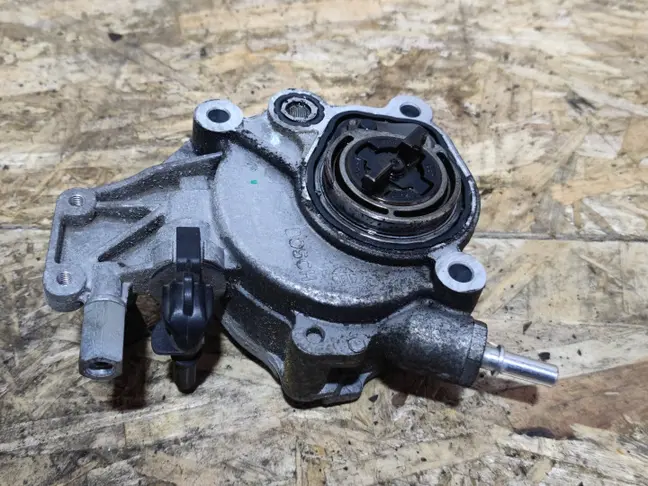 Вакуумный насос Land Rover Freelander 2 2.2