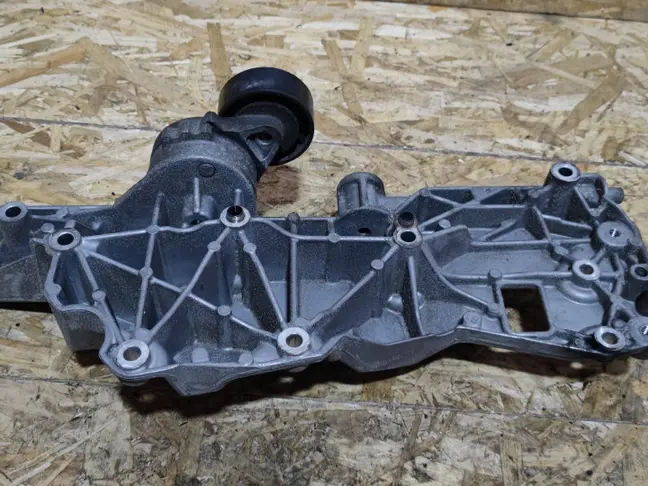 Кронштейн генератора Land Rover Freelander 2.2